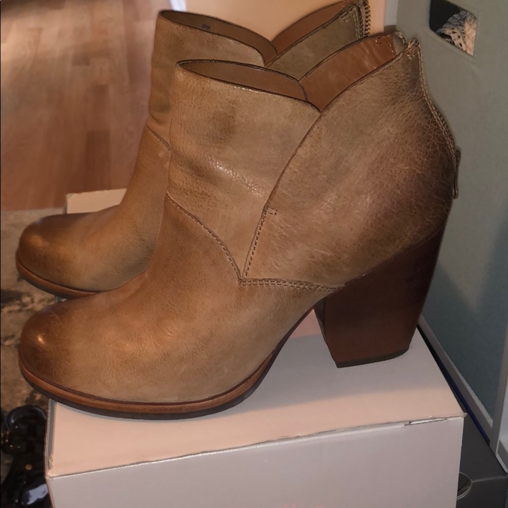 Zipper back booties